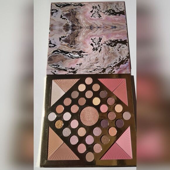 Nicole Miller Blushing Nudes All Over Face" palette New and‎ Unused - Picture 4 of 5